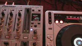 Video thumbnail for A look at the CRUSH feature on the Pioneer DJM-700 mixer by ellaskins