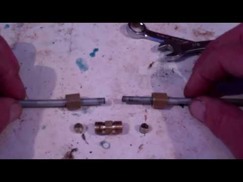 Connecting brake lines with a compression fitting