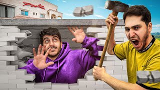 اول شخص يكسر الجدار وينقذ خويه يفوز !!