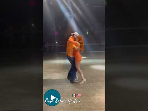 Bonita Pareja Bailando Norteñas a Vueltas