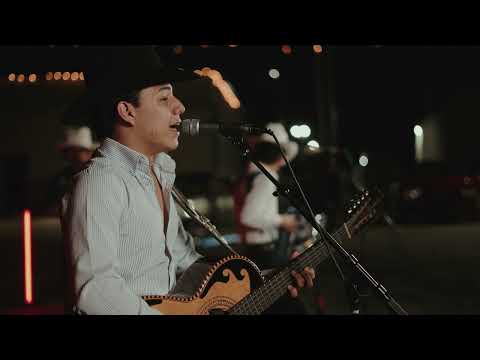 Hnos Escobedo - El Rey de Mil Coronas Video En Vivo