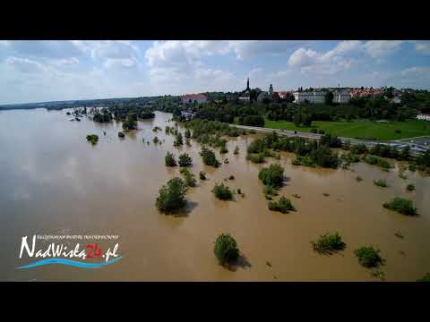 26.05.2019  Fala kulminacyjna przepływająca przez Sandomierz  ok godz. 13.30 - video z drona