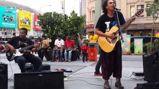 Download lagu PUTERI DI PINTU MAHLIGAI (iklim) dari sentuhan busker mp3