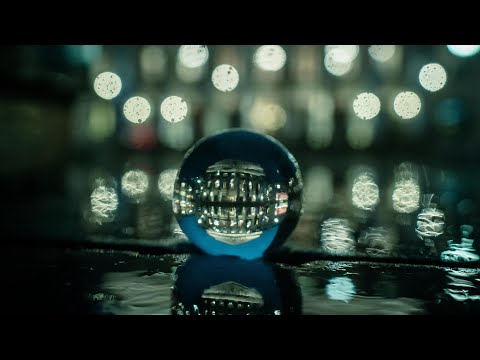 Glaskugel Fotografie | Fotografieren bei Nacht und Regen mit einem Lens Ball in München