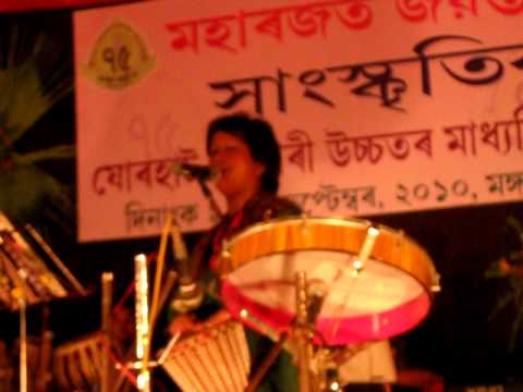 MONISHA BORDOLOI WAKA WAKA BY MONISHA BORDOLOI