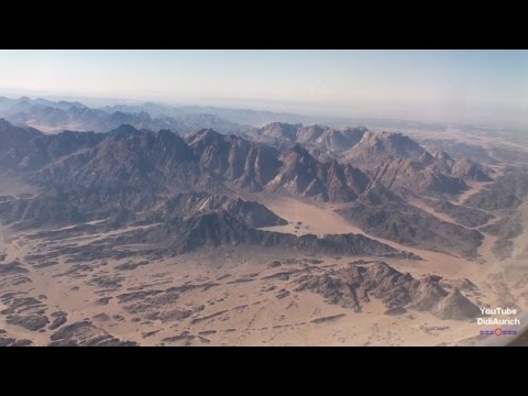 Egypt Ägypten Abflug in Hurghada über die Wüste und die Berge Ready for take off in Hurghada
