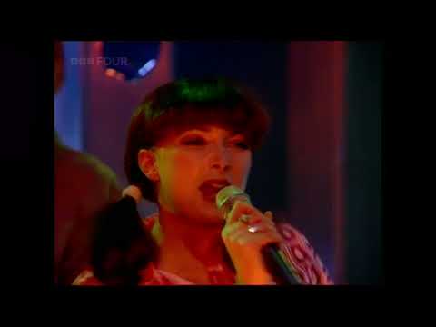 Technohead - I Wanna Be a Hippy (First Performance) - TOTP - 01 02 1996