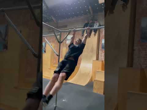 Worlds first double swingcast in a parkour competition