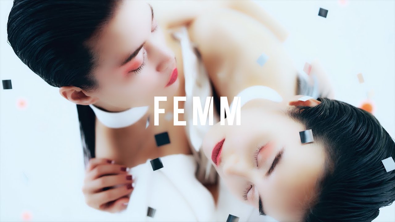 FEMMが、時間と重力を狂わせた美しい新MVを発表。ファブリックブランド『majotae』とコラボした “折り紙” コスチュームにも注目！