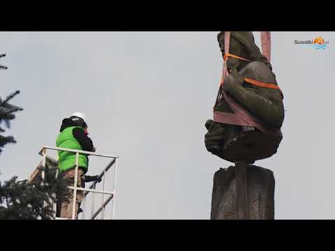 Koniec PRL-owskiego pomnika. Była w Sejnach Matka Polka i ją rozebrali