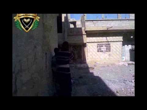 رمي قنابل محلية الصنع على عناصر النظام في حي الصناعة في دير الزور من قبل لواء أسود السنة