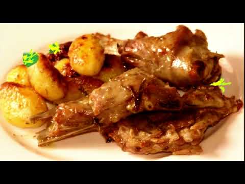 Mouthwatering Lamb Leg and Potatoes Baked with Italian Flair