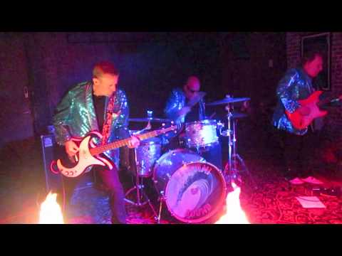 Tsunami of Sound @ Spookshow a Gogo  Creepy Freaky Tik    Hawaii 5 0