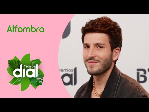 SEBASTIÁN YATRA le pidió MATRIMONIO a... en la Alfombra de los Premios Dial | Cadena Dial
