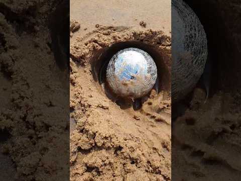 Aliens hid their UFO on the beach
