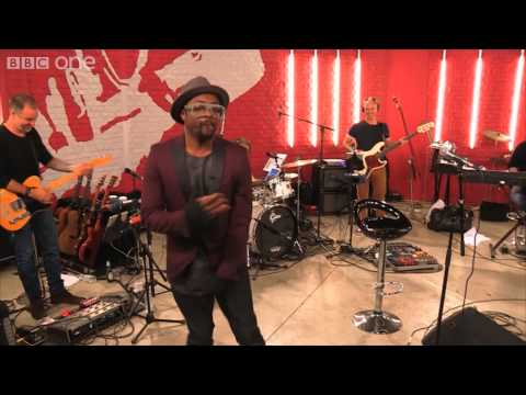 The Voice UK 2013 | EXCLUSIVE: will.i.am Busts A Move - BBC