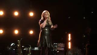 Kelly Clarkson Live “I Don’t Think About You” Private Concert From The Voice Stage
