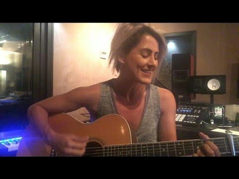 ¿Quieres cantar con Barei? B-Fighters feat. Barei