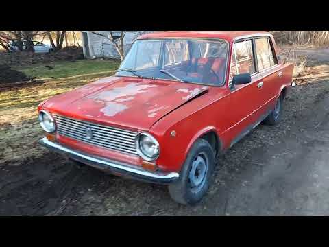 Lada VAZ 21011 from year 1981 after wash and standing 13 years short lookaround