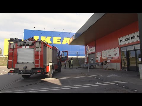 Vilniuje evakuoti pirkėjai iš „Senukai“parduotuvės: išsipylė rūgštis