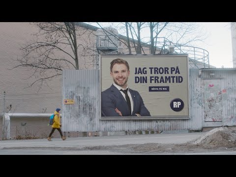 Snöa spelar kompis (flickan i röd jacka) åt huvudpersonen i rekryteringsfilm för Skolverket.