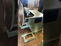 Riproduci video