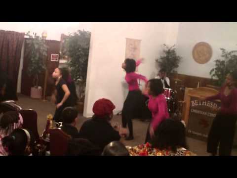 Rhema dancing to Everybody Dancing 12/12/2010