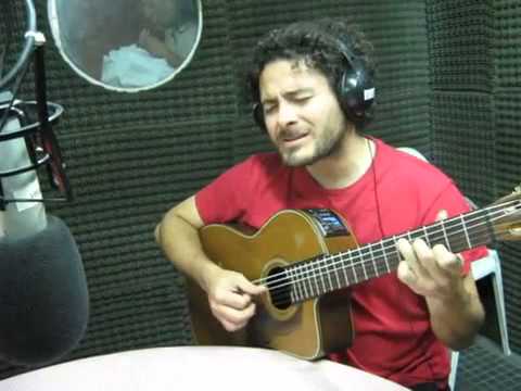 Raly Barrionuevo - El sol parece lluvia (En vivo en Sonidos Clandestinos)