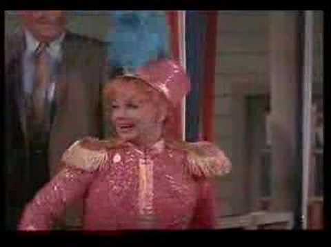 Lucy sings "Mainstreet, U.S.A"