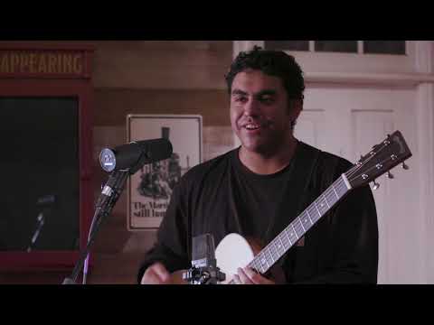 Scarypoolparty Reviews the Martin SC-13E Guitar