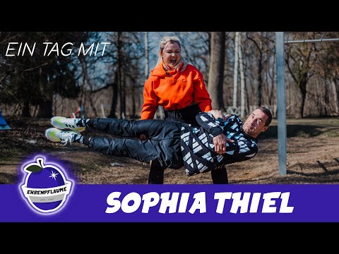 @Sophia_Thiel  X EHRENPFLAUME - So stemmt sie ihr neues Leben