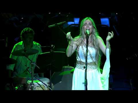Daniela de Mari - Gayatri Mantra (Oneness The Awakened Heart Symphony | En Vivo)
