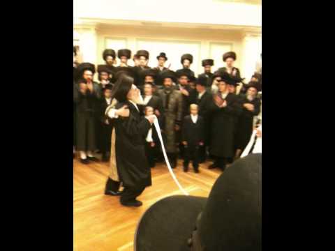 Moreinu Harav Michel Twerski Mitzvah Tantz 2009
