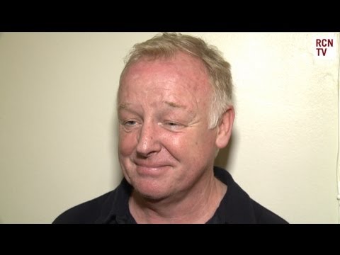 Extras Les Dennis Interview