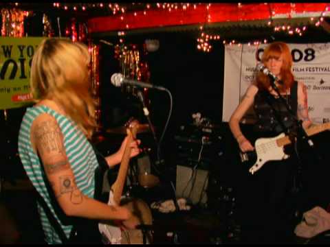 Vivian Girls- Lake House (live @ cakeshop) | NYNOISE.TV