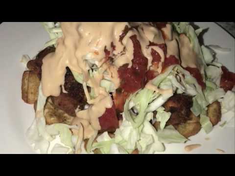 pollo hondureño con tajadas / Honduran chicken with fried banana