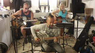 (Eric Clapton "Running on Faith" cover by Acoustic Moon with special guest Rafa Raposo!)