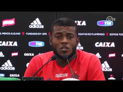 Marcelo Cirino revela cobrança por primeiro gol em clássicos na carreira.