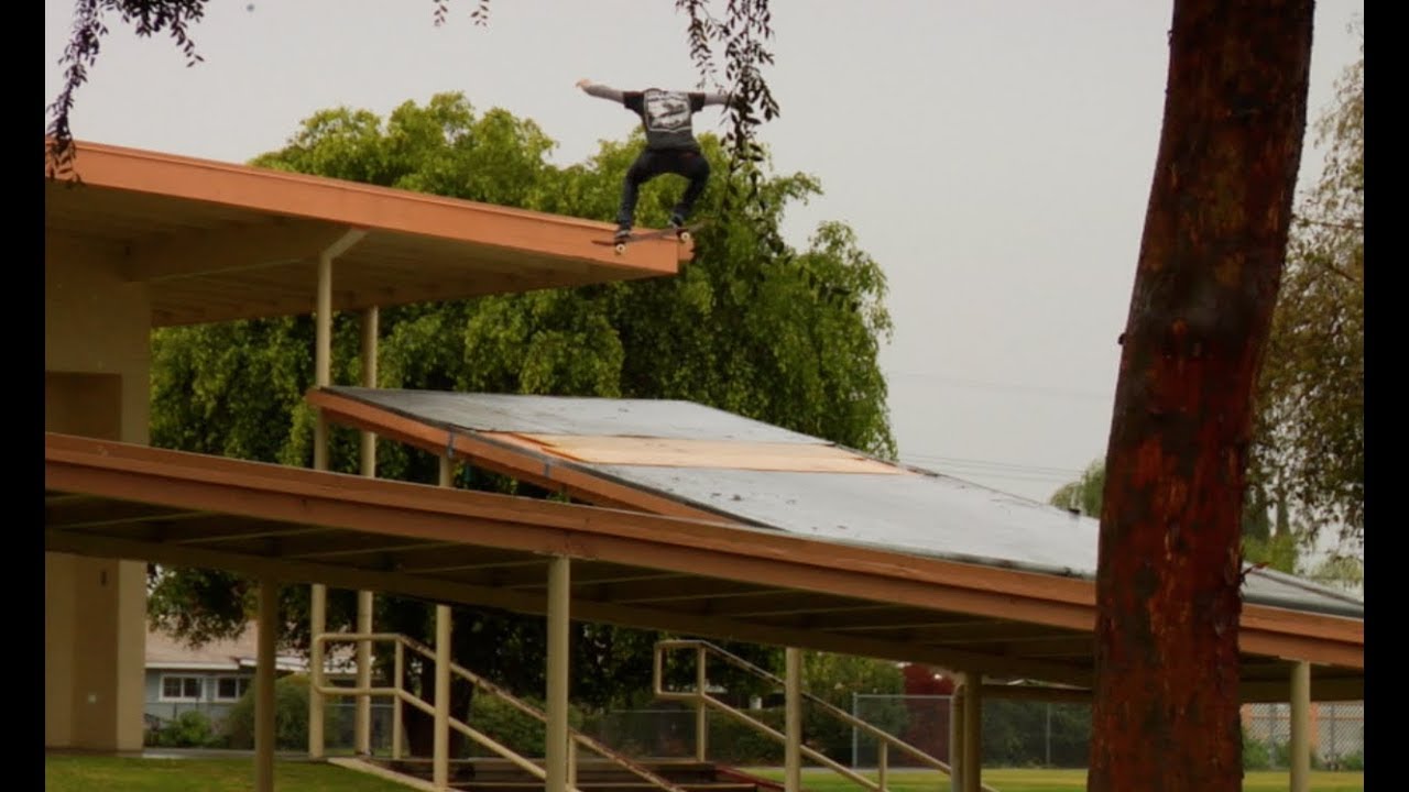 Cody McEntire contra la lluvia: Nollie Bigspin en un tejado
