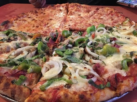 Best Of Mass Pizza: Juízes visitam Regina Pizzeria no North End de Boston