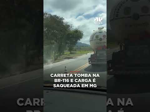 Carreta tomba na BR-116 e carga é saqueada em MG #shorts