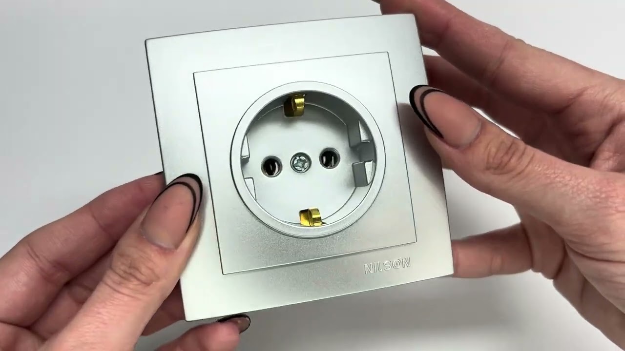 Розетка одинарная с/з NILSON Touran Серебро 24131017