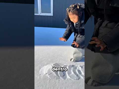 ¡Emma pensó que un monstruo salía del hielo… pero era solo una broma de Max🤯 #shorts #ytshorts