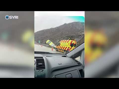 Mirditë, rruga e kombit si varrezë makinash, 15 makina përfshihen në aksident