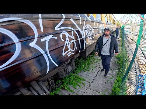Graffiti patrol // Walking around the yard with dead trains