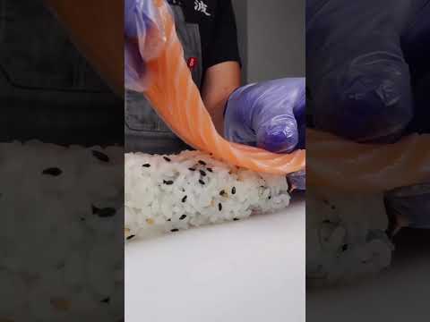 Making sushi in under 30 seconds 🍣😋