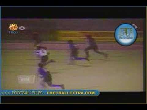 Goalkeeper runs the pitch and scores last minute winner!