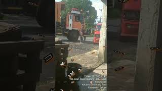 Download lagu Sopir angkot vs supir truk mp3