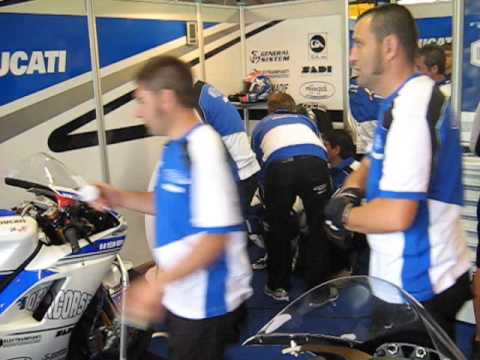 SBK 2009 - Misano - Lorenzo Lanzi in pit box_I