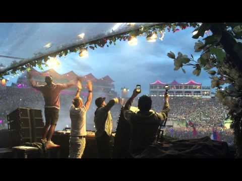 David Guetta dropping his new track feat Glow in the dark Happy Clap your hands @ Tomorrowland 2015